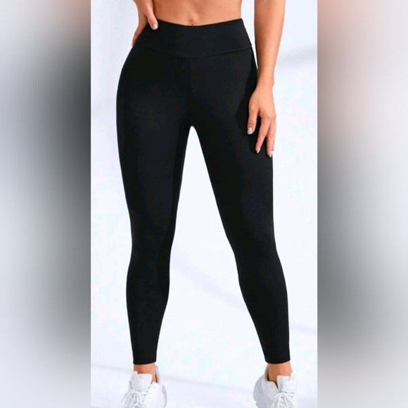 Black Ruched Leggings - Picture 2 of 2